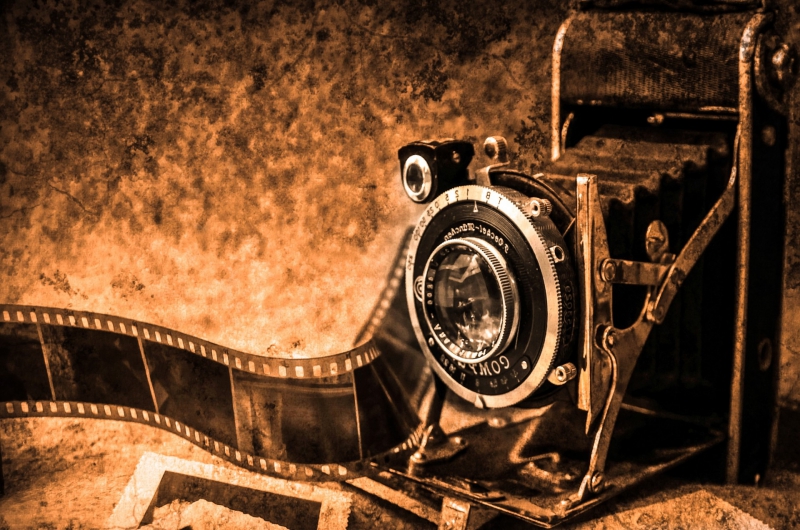 photographe-PIERLAS-min_light-wood-night-camera-photography-vintage-1245236-pxhere.com